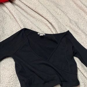 Black long sleeve crop top